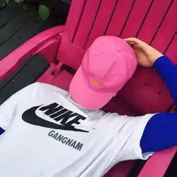  潮流戴帽子个性情侣头像一男一女帅气好看情侣头像一对