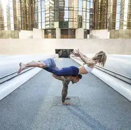  这对情侣用瑜伽来秀恩爱,简直性感到爆