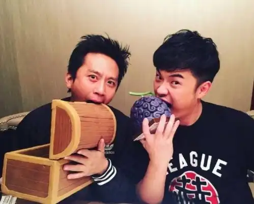  鹿晗邓超陈赫换成三人亲密照作头像,离开跑男的他们更亲近了