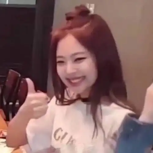 之jennie穿着睡衣向我发出了视...