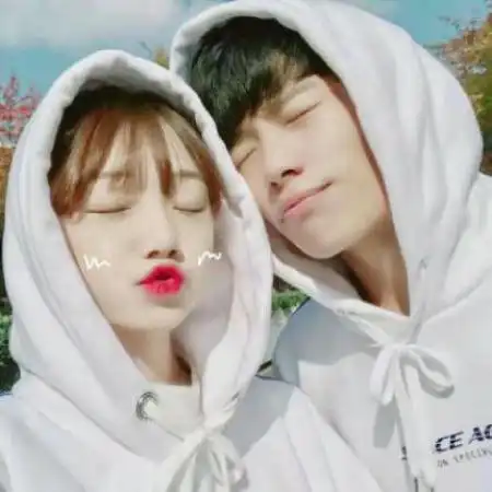  qq可爱情侣头像两张幸福亲吻小清新的太好看了