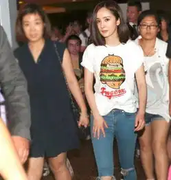  娜扎鹿晗撞衫了明星都爱的t恤衫,一件就能搞定整个夏天