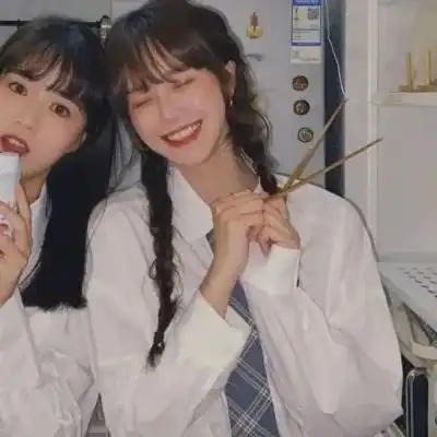 超哇塞的闺蜜头像