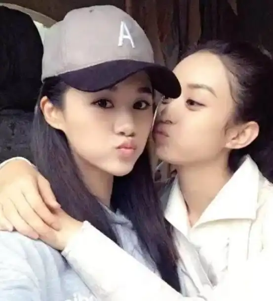 赵丽颖7个闺蜜大盘点,唐艺昕上榜,最后一位曾和颖宝一起去旅游