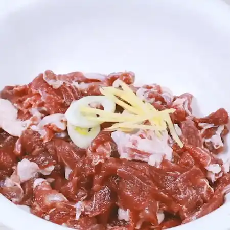  孜然羊肉