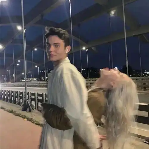  大约爱情是这个世界上最难得到却又最容易失去的一种幸福蒲公英