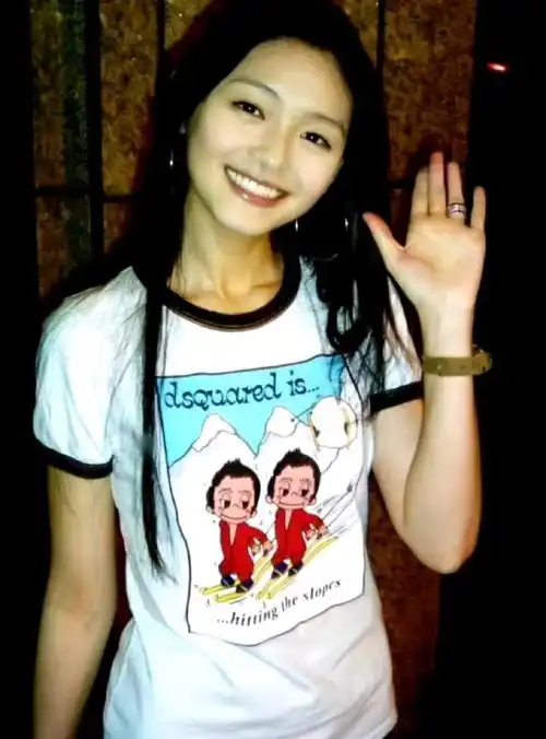  大s被曝在日本离世遗体即将火化,小s拒绝回应,汪小菲换黑头像