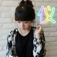 帮我做四人闺蜜头像,上面最好带有字仪雪芝楠,好看一点的文字控