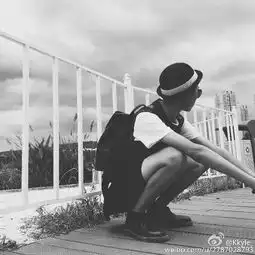  求一对两张情侣头像不要二次元的,风格越多越好