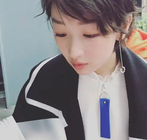  羡慕马思纯和周冬雨的闺蜜情,但更想要俩人的腮红经