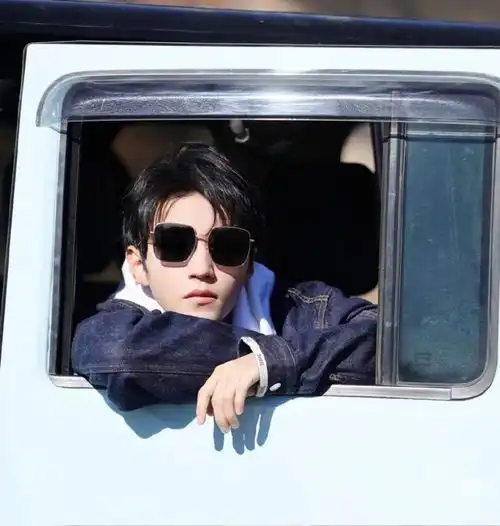  王俊凯再次从全世界的爱情旁边路过