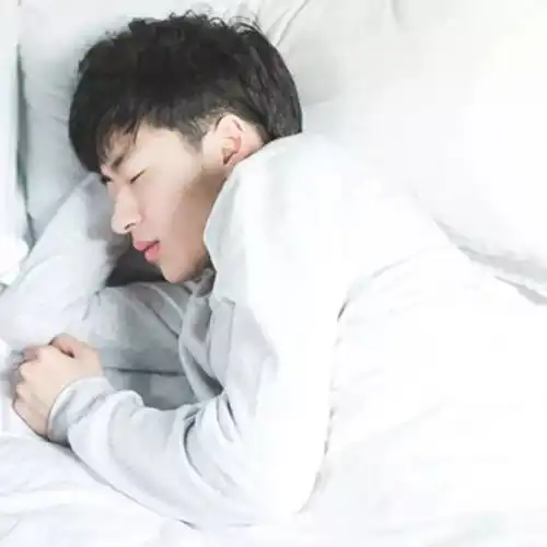  伤感男生最终我都不是你的向日葵