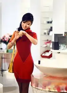  幻灯杜威前女友拍性感写真与男主播眉目传情