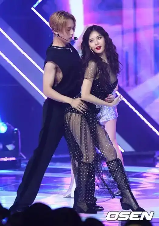  当红女idol拿胸怼男队员网友开玩笑也有点太过了吧...