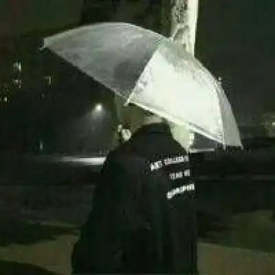  低调不明显情侣头像一男一女一生嚣张一生冷酷