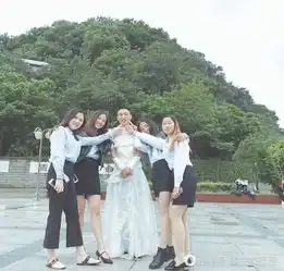  毕业季,53名女生给唯一男生送婚纱
