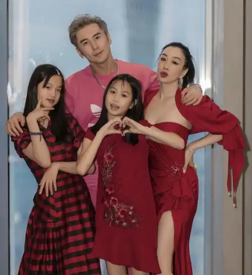  24位明星情人节大秀恩爱,杨颖暗示不过节,科比妻子表白太扎心