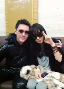  宫杨幂冯绍峰情侣档登对装扮