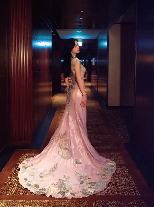  杨颖穿中国风旗袍灵动优雅秀曲线身材曼妙吸睛