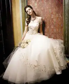 发新贴,大家来讨论,胖mm适合穿什么样的礼服和婚纱欢迎贴图片啊