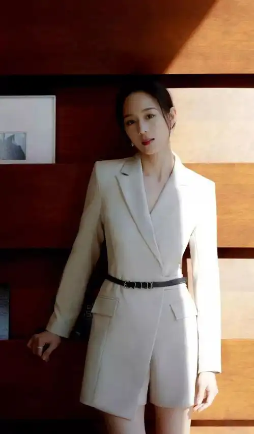美女明星张钧甯高清写真美照图,身姿曼妙,气质卓越
