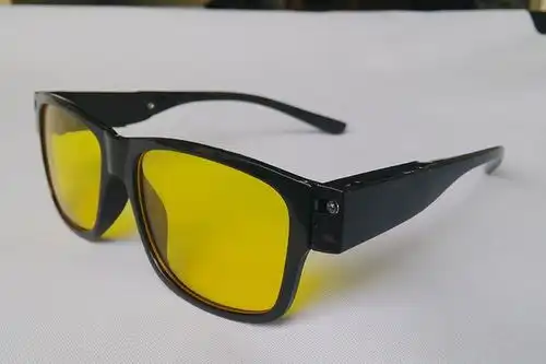  黑暗中几十个男女扮成猫咪,根据气味选择配偶,一场极致猎艳开始