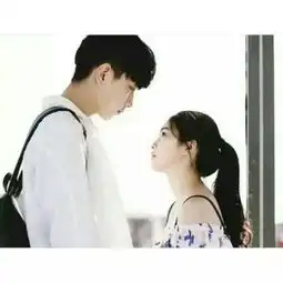  求原装情侣头像,女方是个猫仰视,男方是个狮子俯视,本是一对情侣头