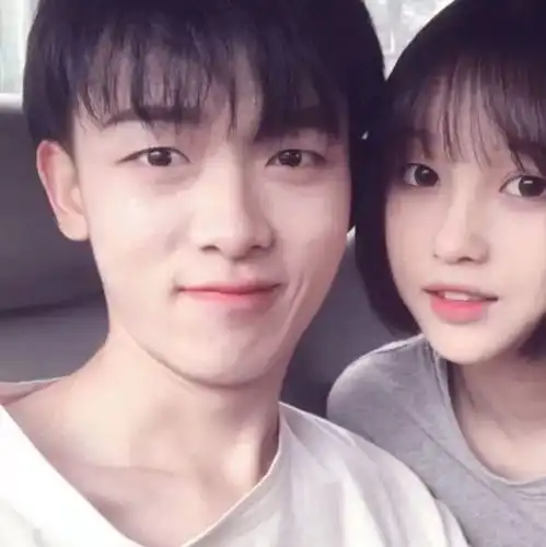  情侣头像就算鞋很脏也要笑的像国王