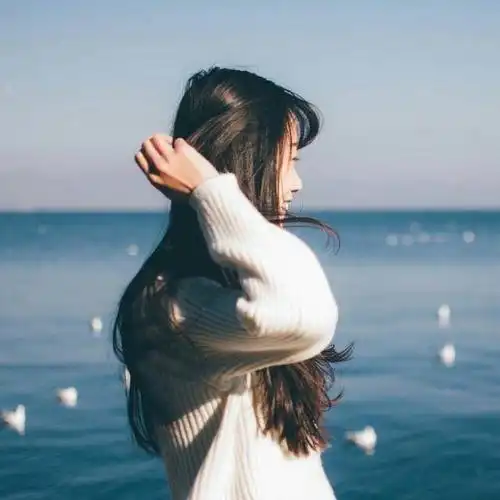 搞笑gif上次我也是这样接手机,然后给女朋友买了新手机