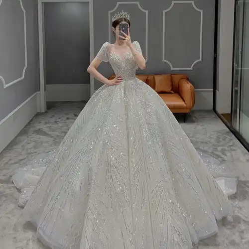  头像白色系不露脸婚纱女头像