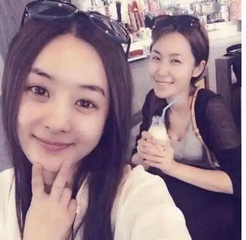 赵丽颖全程素颜和友人旅行,不得不说天生丽质