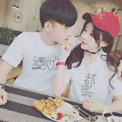  亲亲情侣头像两人两张,送给幸福甜蜜的情侣专用的