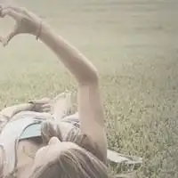  谁能帮忙想一对qq情侣昵称,还有帮忙在找一些好看的qq情侣头像