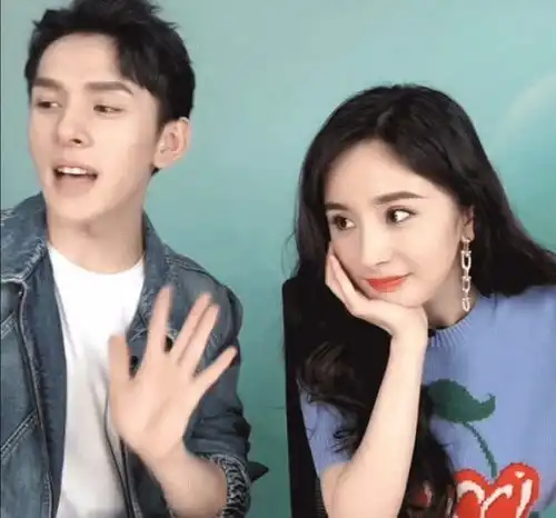  杨幂到李佳琦直播间遇尴尬,情商满分轻松化解,令人感慨不愧是大幂幂