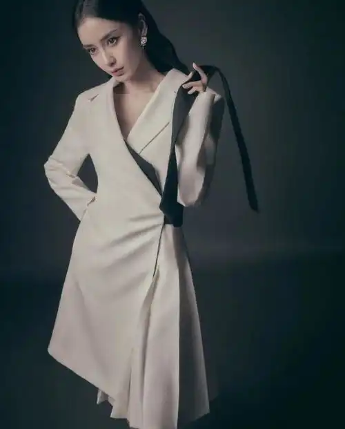  杨颖油画质地写真宛如画中仙女,深入人心