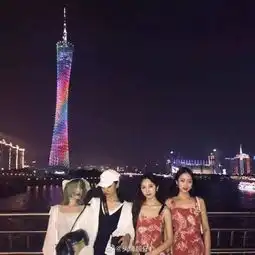 网上看到一组闺蜜照,清新沙雕性感应有尽有,看完不禁眼前一亮