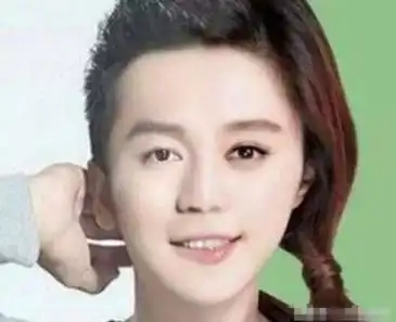  李小璐多年前表演衣服被吐槽,而且和贾乃亮的拼图照是最违和的