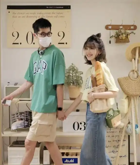  10套年轻男女们都喜欢的情侣穿搭好看的情侣装夏季