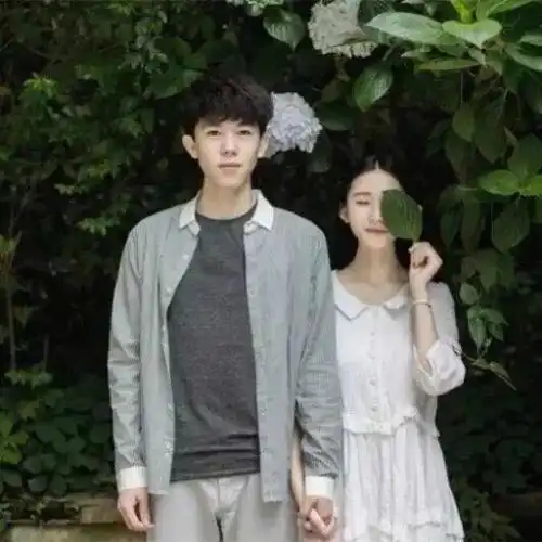  急需qq情侣头像