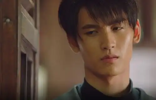  重启首播,有注意张起灵看吴邪的眼神吗像极了去年的爆款剧