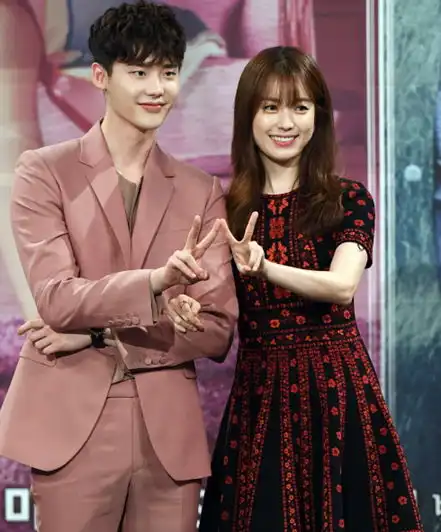  红得没天理李钟硕w以史上最高价卖中国