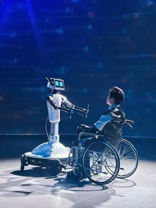  机器人上台成为主角国内首部机器人戏剧巨物之城上演