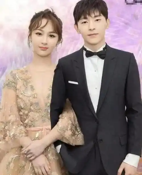  张艺兴和绯闻女友杨紫穿情侣睡衣,夺回恋爱权,他们必须靠实力