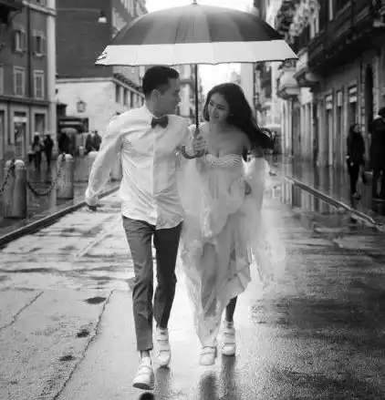  和胡歌是荧幕情侣,与大s争男人姐妹反目,嫁百亿富豪幸福