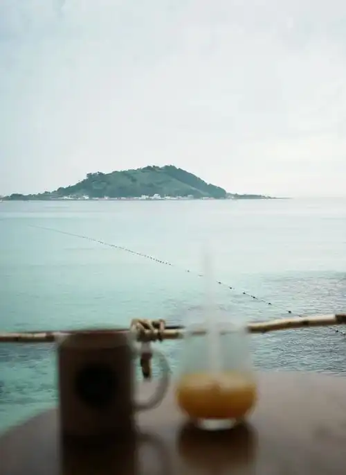  城市漫步指南济州岛的躺平之旅,雨季也别有风味