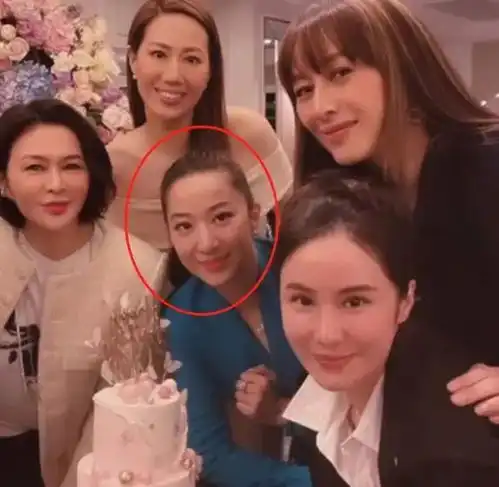 甄子丹小姨子颜值高,与众名媛同框超抢眼,香江第一美人都失色了