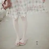  穿裙子的清新唯美女生头像