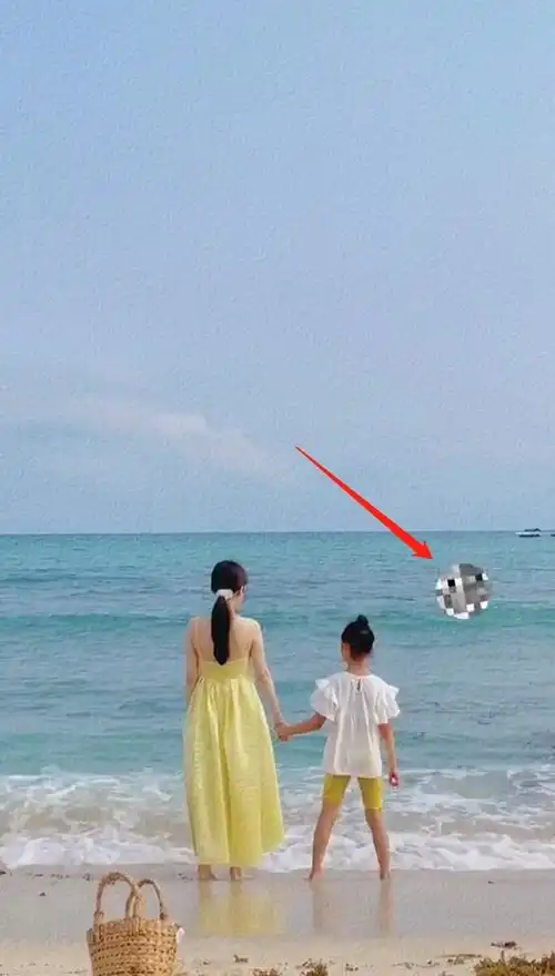  被曝和贾乃亮复合,李小璐现身影视公司疑复出,手戴钻戒有深意