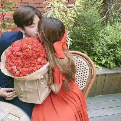  神仙颜值情侣头像真人在爱面前我变成一个木偶