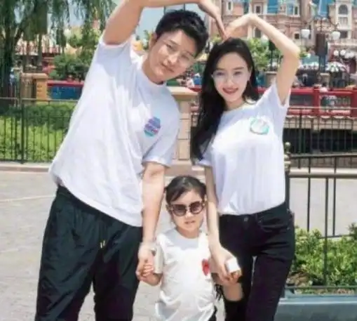  贾乃亮频繁跟李小璐接触,两人有没有复合的可能